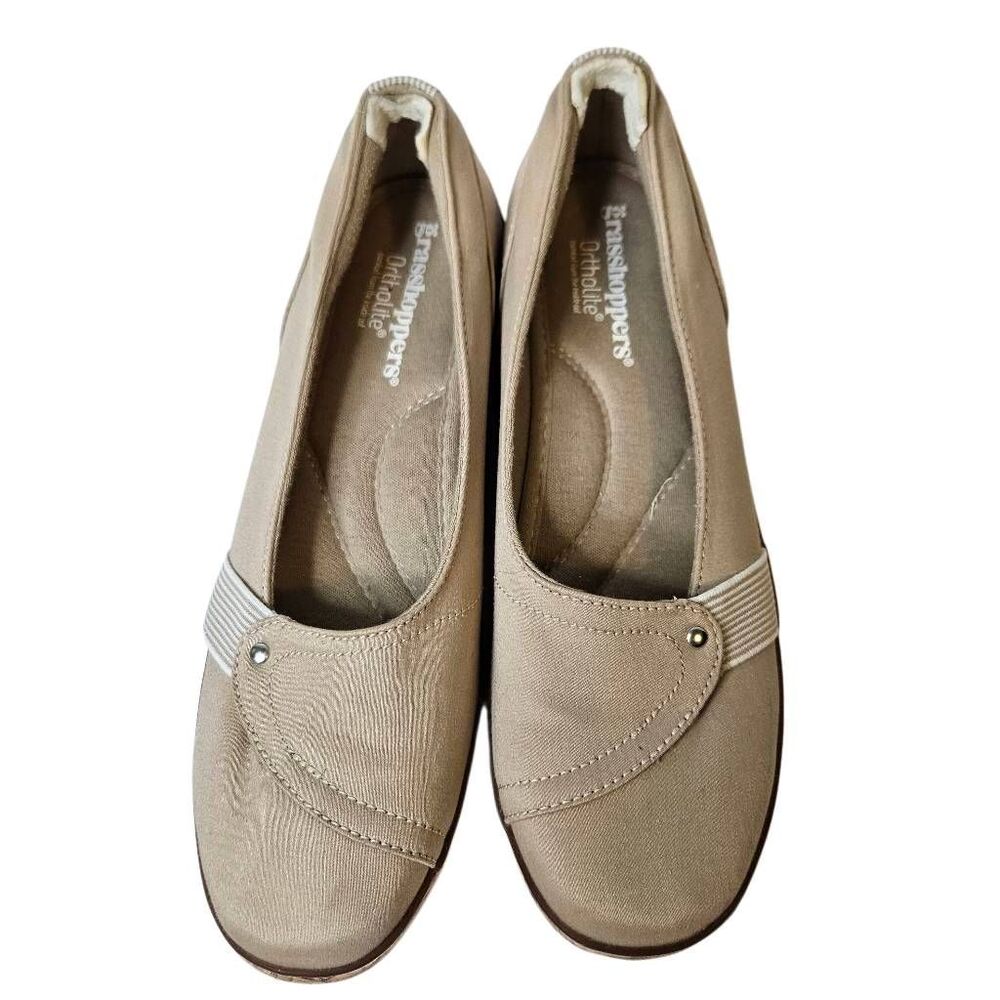 Grasshoppers beige slip on comfort shoes. Size 9.